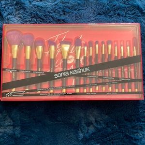Limited edition Sonia Kashuk 15th Anniversary Brush Set!